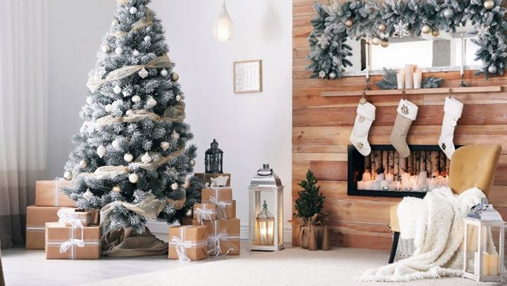 Πώς να ξεστολίσετε εύκολα και πρακτικά το χριστουγεννιάτικο δέντρο σας